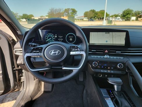 Used 2024 Hyundai Elantra Blue image 6