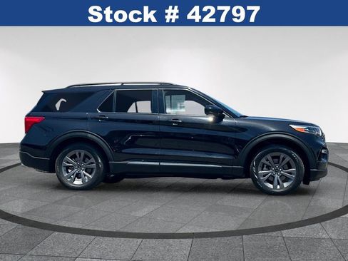 Certified 2023 Ford Explorer XLT w/ Equipment Group 202A RWD image 4