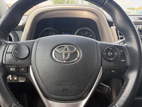 Used 2018 Toyota RAV4 XLE AWD/4WD image 21