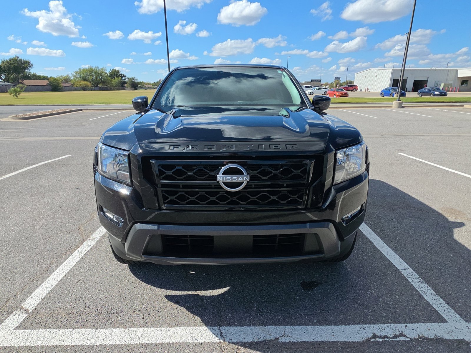 Used 2022 Nissan Frontier SV RWD image 2