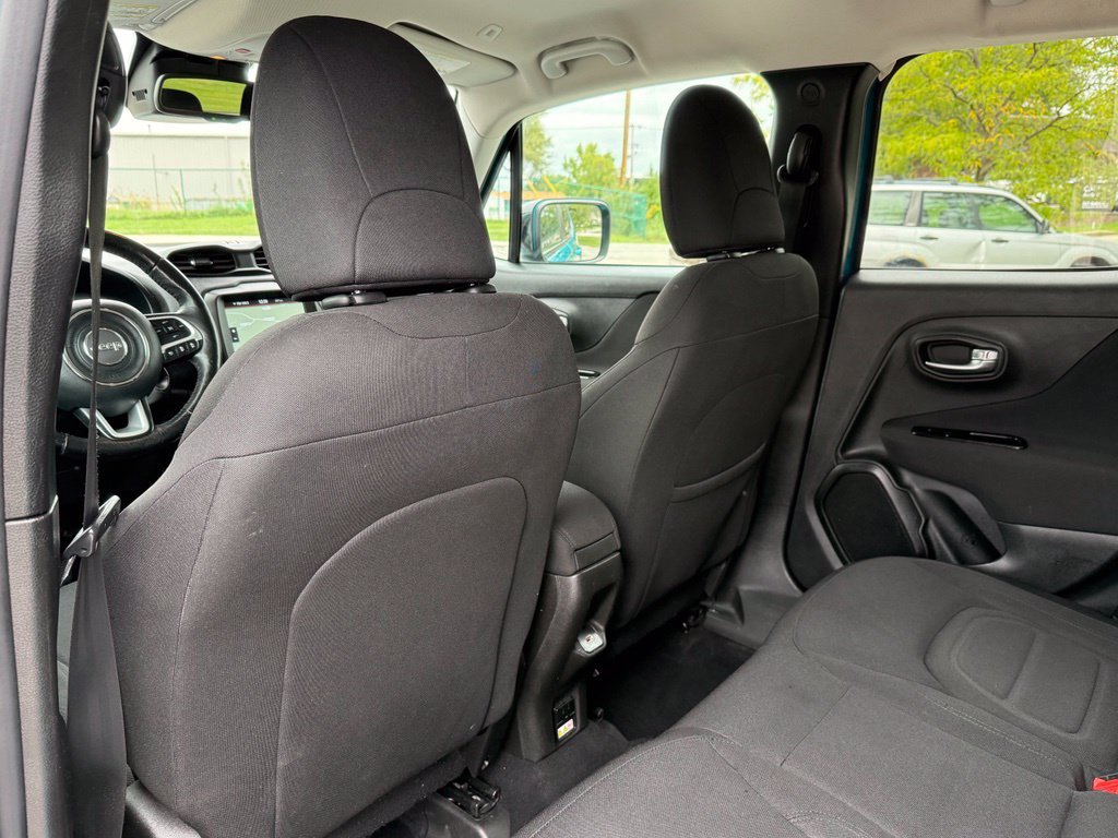 Used 2021 Jeep Renegade Latitude w/ Luxury Group I AWD/4WD image 13