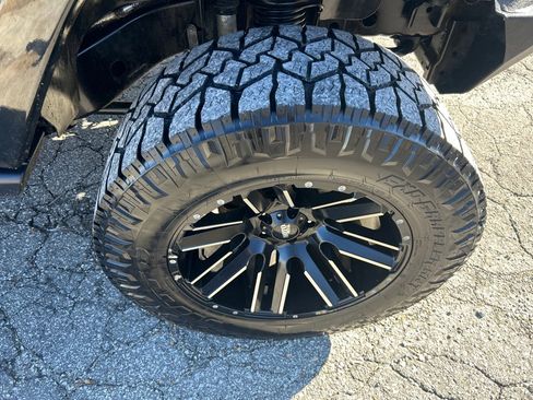 Used 2018 Jeep Wrangler Unlimited Sahara image 21