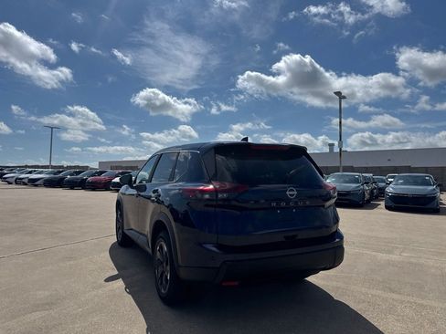Certified 2025 Nissan Rogue SV FWD image 15