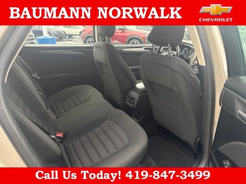 Used 2017 Ford Fusion SE w/ Fusion SE Technology Package FWD image 27