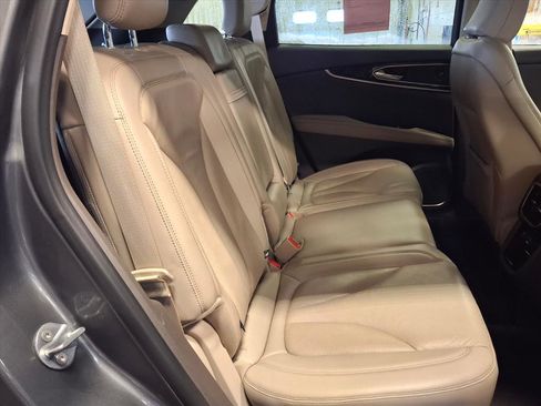 Used 2022 Lincoln Nautilus Reserve w/ Equipment Group 201A image 7