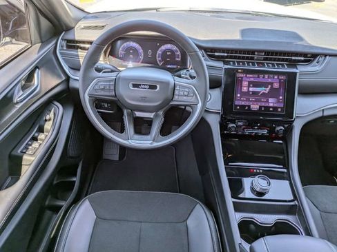 New 2025 Jeep Grand Cherokee L Laredo image 18