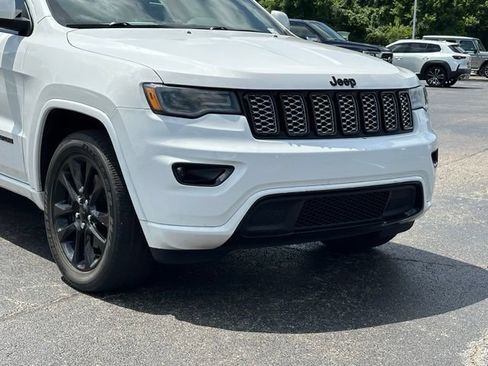 Used 2021 Jeep Grand Cherokee Laredo X AWD/4WD image 2