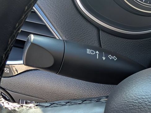 Used 2021 Jeep Cherokee Latitude Plus FWD image 31