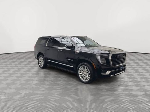 Certified 2025 GMC Yukon XL Elevation w/ LPO, Elevation Black Package AWD/4WD image 38