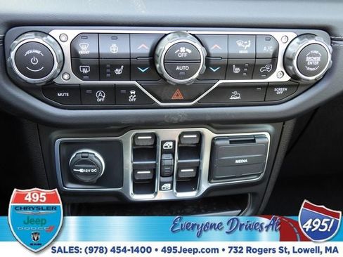 New 2025 Jeep Wrangler Sahara w/ Technology Group image 39