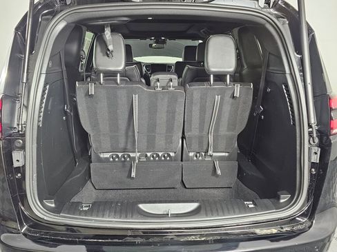 Used 2026 Chrysler Pacifica Limited w/ S Appearance Package image 16