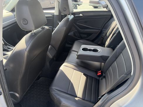 Used 2021 Volkswagen Jetta SE image 21