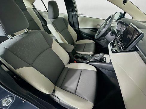Used 2024 Toyota Corolla LE w/ LE Convenience Package FWD image 30