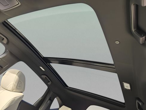 New 2025 Acura RDX SH-AWD image 18