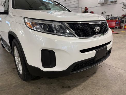 Used 2014 Kia Sorento LX image 2