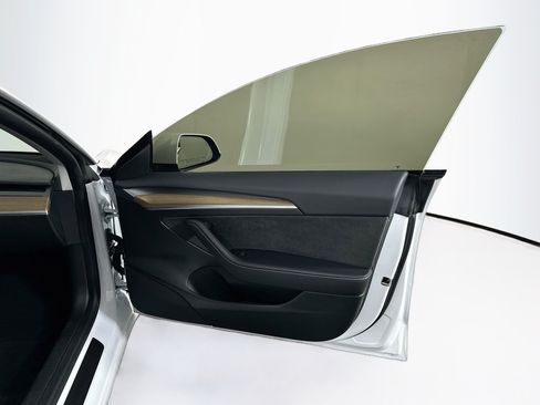 Used 2023 Tesla Model 3 Standard Range RWD image 31