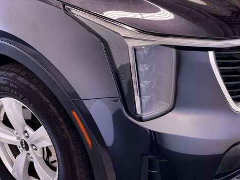 Certified 2026 Kia Sorento LX FWD image 11