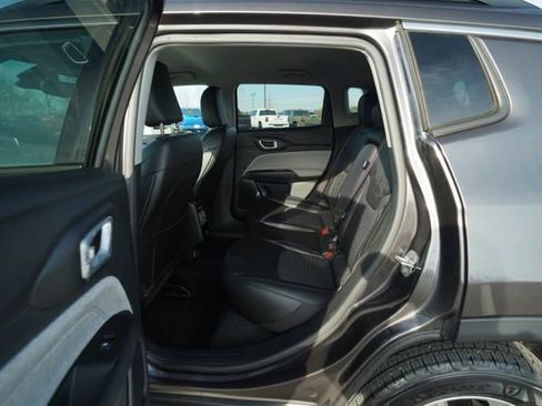 Used 2022 Jeep Compass Latitude image 15