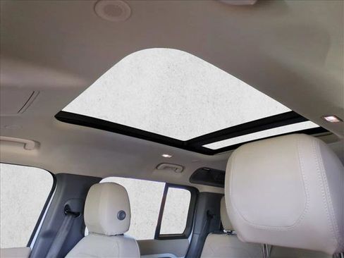 Used 2021 Land Rover Defender 110 SE image 16