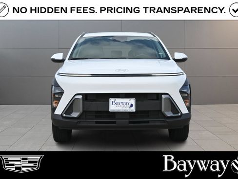 Used 2025 Hyundai Kona SEL AWD/4WD image 2