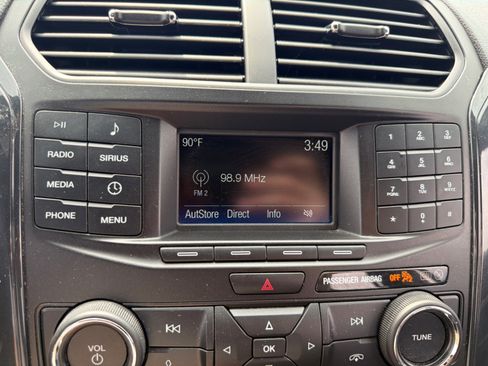 Used 2018 Ford Explorer XLT FWD image 23
