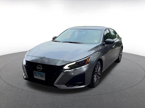 Used 2025 Nissan Altima 2.5 SV FWD image 7