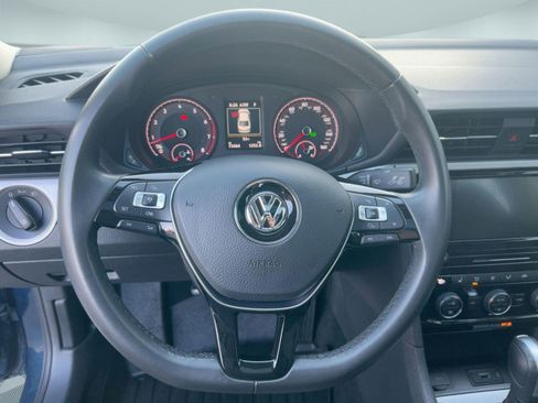 Used 2022 Volkswagen Passat 2.0T SE image 16