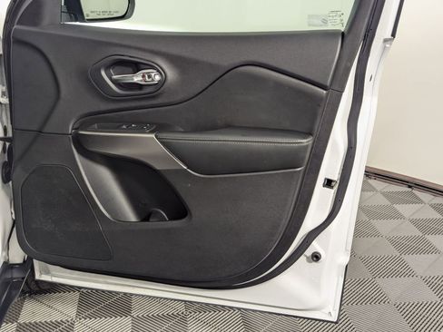 Used 2020 Jeep Cherokee Limited image 50