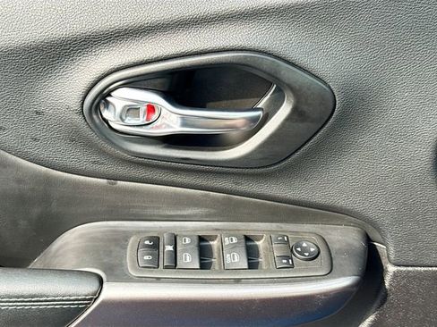 Used 2022 Jeep Cherokee Latitude Lux FWD image 16