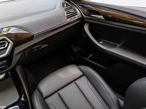 Used 2024 BMW X4 xDrive30i w/ Parking Assistance Package image 19