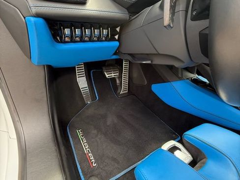 Used 2021 Lamborghini Huracan EVO RWD image 15