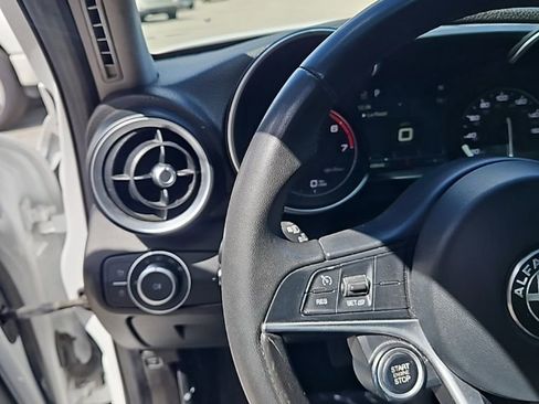 Used 2018 Alfa Romeo Giulia image 13