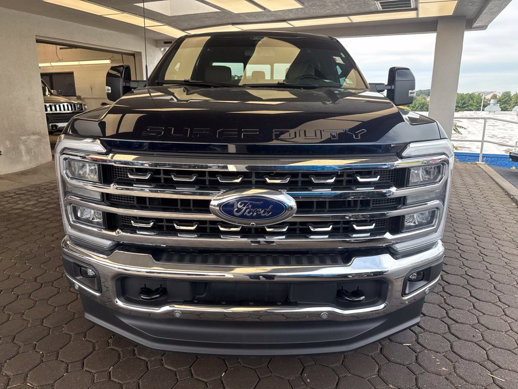 Used 2025 Ford F350 Lariat w/ Lariat Ultimate Package AWD/4WD image 2
