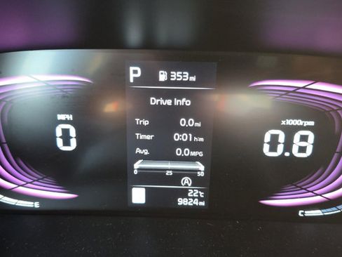 Certified 2025 Kia Soul LX w/ LX Technology Package FWD image 7