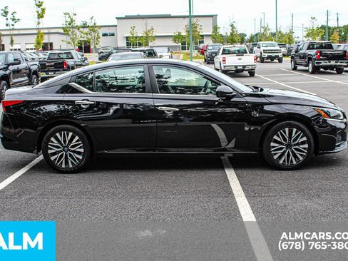 Used 2024 Nissan Altima 2.5 SV FWD image 8