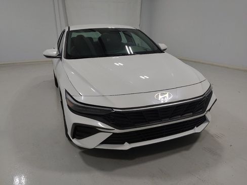 Used 2024 Hyundai Elantra SEL FWD image 14