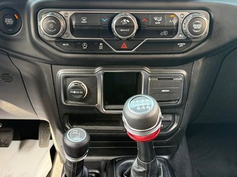 Used 2023 Jeep Wrangler Willys image 34