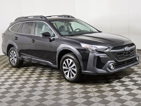 Used 2023 Subaru Outback Premium AWD/4WD image 2
