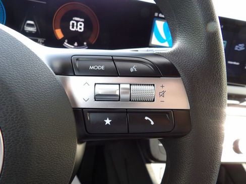 Used 2025 Hyundai Santa Cruz SE FWD image 16