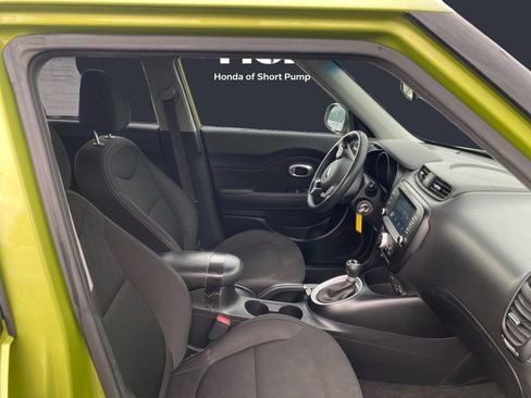 Used 2018 Kia Soul w/ Option Group 020 FWD image 15