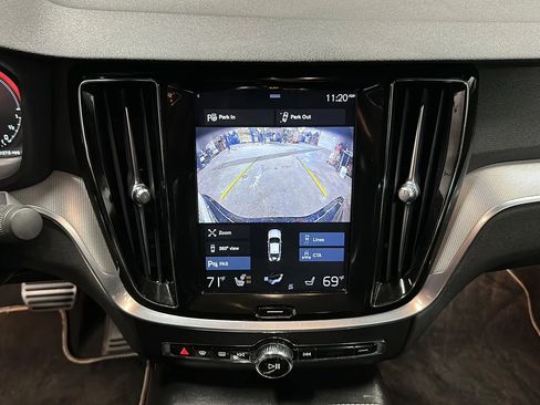 Used 2019 Volvo S60 T8 R-Design image 23