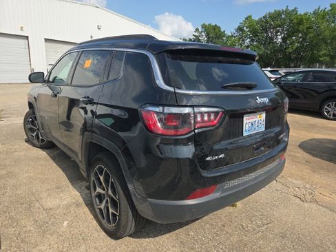 Used 2025 Jeep Compass Limited AWD/4WD image 8