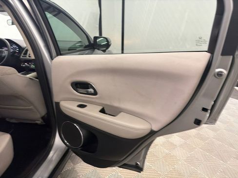 Used 2017 Honda HR-V EX image 16