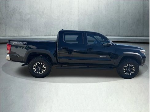 Used 2017 Toyota Tacoma TRD Off-Road w/ Tow Package (A/T) image 8
