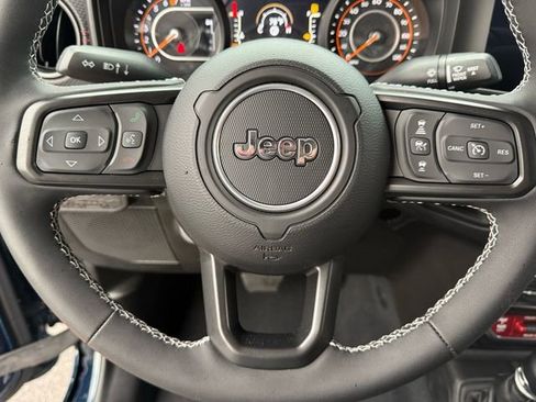 Used 2025 Jeep Gladiator Rubicon w/ Convenience Group image 30