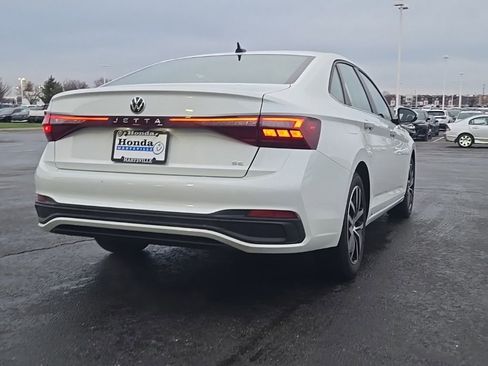 Used 2025 Volkswagen Jetta SE w/ Sunroof Package FWD image 8
