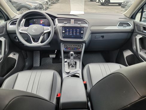 Certified 2024 Volkswagen Tiguan SE AWD/4WD image 8
