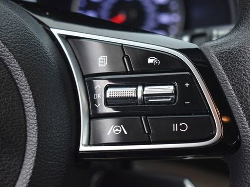 Certified 2022 Kia Forte LXS w/ LXS Technology Package image 25