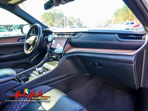 Used 2022 Jeep Grand Cherokee L Summit w/ Luxury Tech Group V image 22