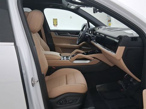 New 2026 Porsche Cayenne image 36